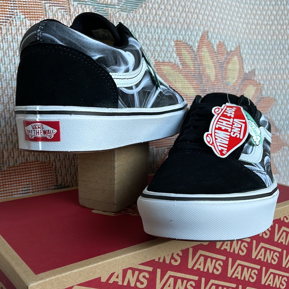 Vans WMNS Comfycush Old Skool 
After Dark Black/White
VN0A5DYCBZW
sneakers - Picture 10 of 16